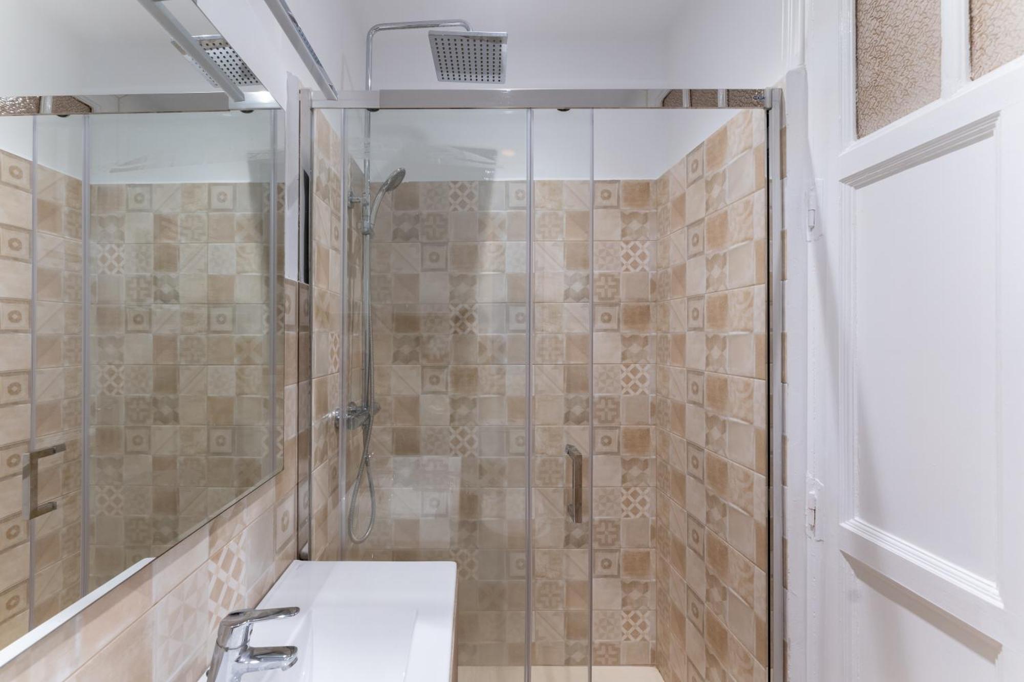 Luxe Apartment In Chamberi Chic Madrid Esterno foto